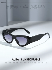Gros plan sur des lunettes de soleil œil-de-chat rétro avec monture noire et verres violets