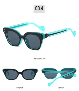 Lunettes de soleil rétro avec monture noire et branches ondulées bleu menthe stylées