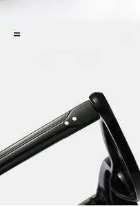 Détail des charnières et rivets argentés sur lunettes de soleil en acétate noir élastique