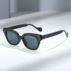 Lunettes De Soleil Rétro Œil De Chat Pour Femmes Protection UV400 Monture PC Verre AC Mode Vintage Branches Ondulées Carrées