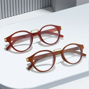 Retro round frame aviator sunglasses with amber red and wood grain finish for men