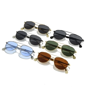 Lunettes de soleil aviateur classiques avec monture carrée en métal et verres UV