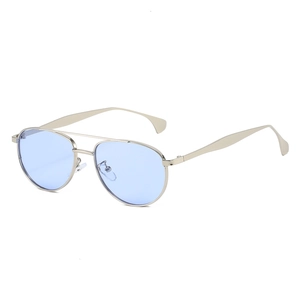 Lunettes aviateur classiques en argent avec verres bleu clair et double pont en métal