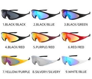 Grille de neuf lunettes de soleil de sport professionnelles avec verres miroirs colorés