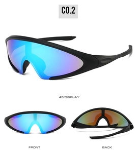 Vue en trois dimensions des lunettes de cyclisme avec verres polarisés colorés