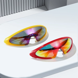 Lunettes de soleil de sport futuristes avec verres colorés pour cyclisme et randonnée