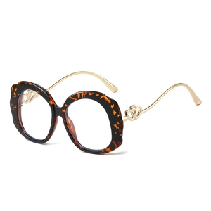 Fashionable round tortoise frame glasses with gold metal temples and double heart detail