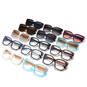 Fashionable square frame sunglasses in multiple colors with UV protection for men and women