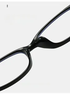 Detail der integrierten Nasenpads an der leichten Blaulichtfilter-Brille für Komfort