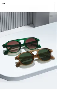 Nahaufnahme der Retro-Rundsonnenbrille mit Metallnieten und hochwertigem Acetatrahmen
