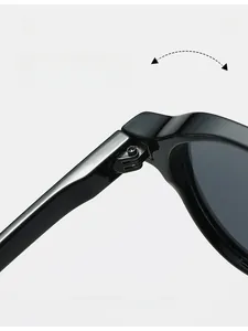 Details von robustem Scharnier und glänzendem Rahmen der Vintage-Rundsonnenbrille