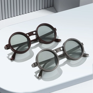 Lunettes de soleil rondes steampunk marron et gris avec branches géométriques creuses