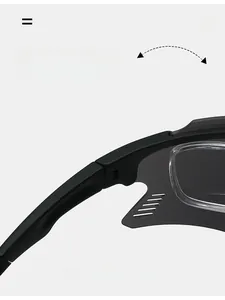 Details des robusten Scharniers am mattschwarzen Rahmen der Sport-Sonnenbrille