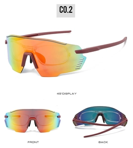 Details von burgunderroter Radsportbrille mit Verlaufsgläsern und Innengestell für Kurzsichtige