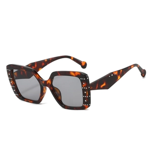 Retro oversized square sunglasses in tortoiseshell frame with silver rivet details