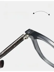Détail des charnières métalliques et spécifications sur la monture grise en TR90 fumé