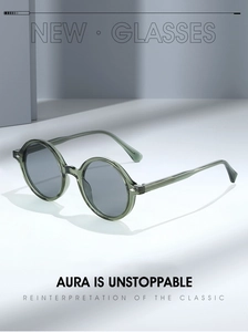 Détail de lunettes de soleil ovales rétro avec monture TR90 verte et verres gris