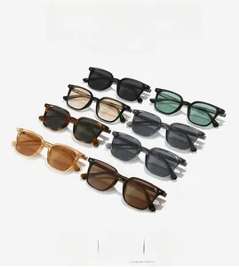 Grille détaillée de lunettes de soleil carrées TR90 surdimensionnées en plusieurs couleurs