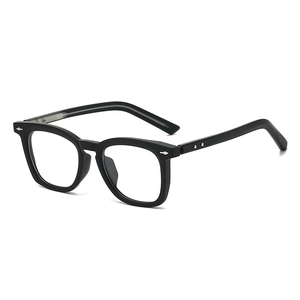 Lunettes anti-lumière bleue TR90 carrées noires classiques avec rivets métalliques