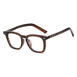 Lunettes carrées en TR90 ambre avec verres anti-lumière bleue et rivets métalliques