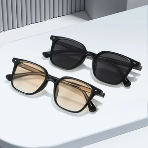 Lunettes de soleil carrées TR90 élégantes pour hommes et femmes avec monture large