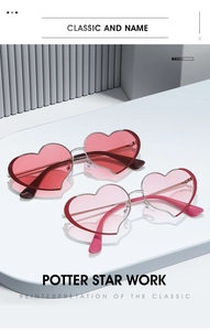 Primer plano detallado de gafas de sol de corazón metálicas con lentes degradadas rojas y rosas