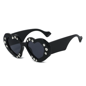 Fashion heart-shaped sunglasses with rhinestones and black frame for women party wear