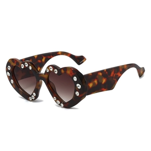 Fashionable heart-shaped tortoiseshell sunglasses with rhinestones and brown gradient lenses