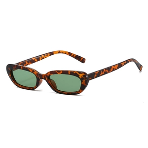Lunettes de soleil rétro à petit cadre ovale écaille avec verres vert foncé