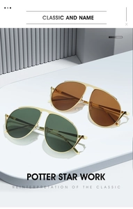 Lunettes de soleil aviateur classiques avec monture dorée et verres dégradés sur support épuré