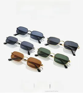 Flachbild von mehreren Retro-Metall-Sonnenbrillen in Schwarz, Gold und Silber-Finish