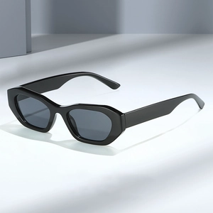 Retro Square Geometric Sunglasses PC Frame UV400 Protection Trendy Streetwear Fashion Eyewear For Men Women