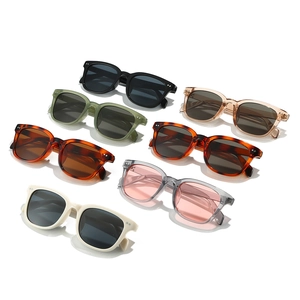 Modern square frame sunglasses in seven colors with thick acetate frames and metal rivets
