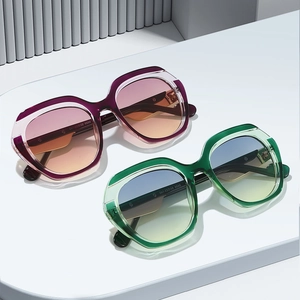 Occhiali da sole oversize alla moda con montature sfumate viola e verdi e lenti colorate