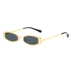 Lunettes de soleil ovales rétro en métal doré avec verres foncés et style vintage 90s