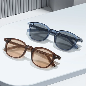Fashionable TR frame sunglasses with transparent blue and tea brown finishes in retro style