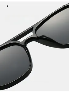 Vue détaillée des plaquettes de nez intégrées sur ces lunettes de soleil aviateur noires