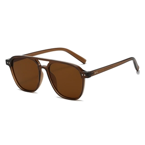 Lunettes de soleil aviateur rétro avec monture en acétate ambré et design à double pont