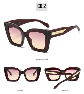 Drei Ansichten einer quadratischen Vintage-Sonnenbrille mit weinrotem Rahmen und Verlauf