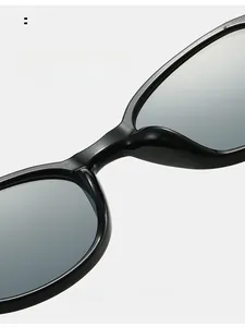 Gros plan détaillé des plaquettes de nez ergonomiques sur lunettes de soleil rétro