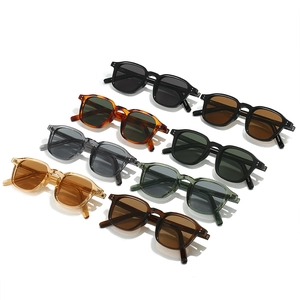 Collection de lunettes de soleil carrées rétro avec détails en métal sur les branches