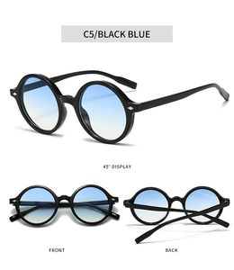 Vues sous trois angles de lunettes de soleil ovales rétro avec monture noire et verres bleus