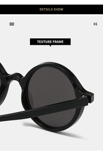 Gros plan sur des lunettes de soleil ovales noires avec monture brillante et style rétro Y2K