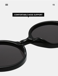 Détail des plaquettes de nez intégrées sur des lunettes de soleil ovales noires style Y2K
