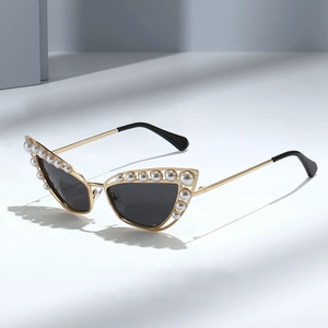 Cat Eye Sunglasses Luxury Artificial Pearl Metal Frame Vintage Designer UV400 Protection Eyewear For Women Party Travel