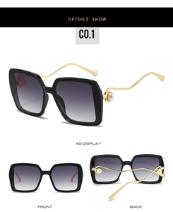Détails de lunettes de soleil carrées avec branches dorées ondulées et accents de perles