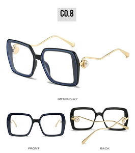 Vues détaillées des lunettes de soleil carrées noires avec détails bleus et branches dorées