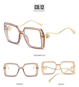 Vues détaillées de lunettes carrées vintage avec monture marron et accents de perles