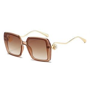 Lunettes de soleil carrées oversize avec verres dégradés et branches en métal à perles