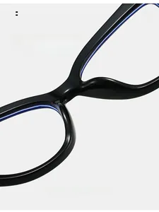 Detail of ergonomic thickened nose pads on black TR90 cat-eye glasses frames